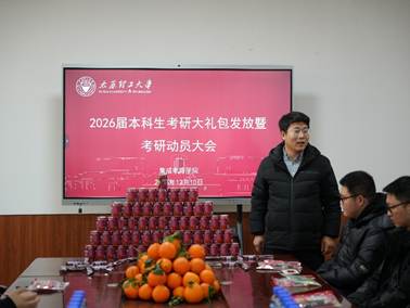 一群人站在水果摊前 AI 生成的内容可能不正确。