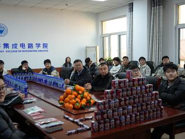 会议室里的人们 AI 生成的内容可能不正确。